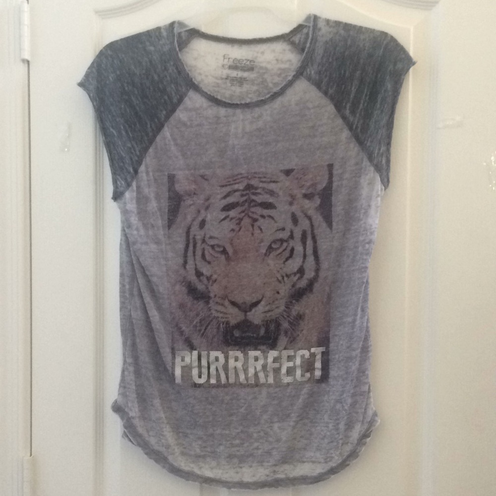 FINAL MARKDOWN Ladies’ Freeze “Purrrfect” Tee (L)